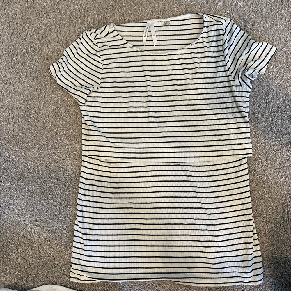 Seraphine maternity nursing top - like new!